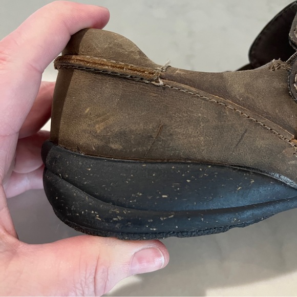 8.5 women’s Clarks loafers. Brown nubuck. - Picture 7 of 10